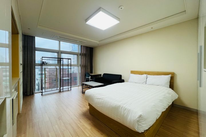 Spacious studio apartment near Seoul Station 0th image