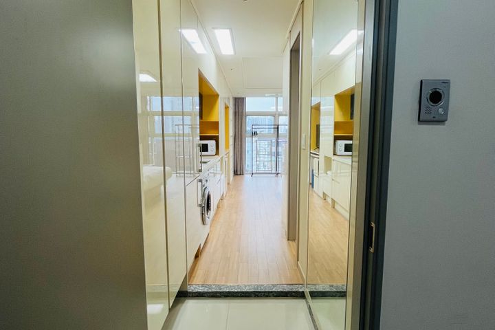 Spacious studio apartment near Seoul Station 1th image