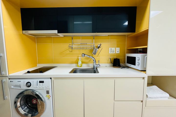 Spacious studio apartment near Seoul Station 4th image