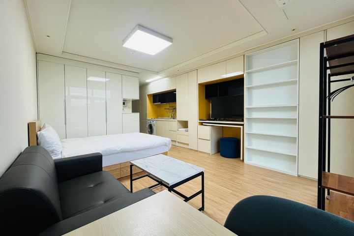 Spacious studio apartment near Seoul Station 5th image