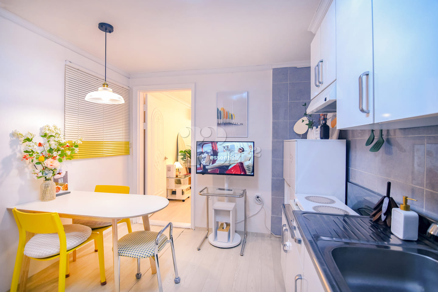 2-bedroom apartment near Sinjeong Station, 2 6th image