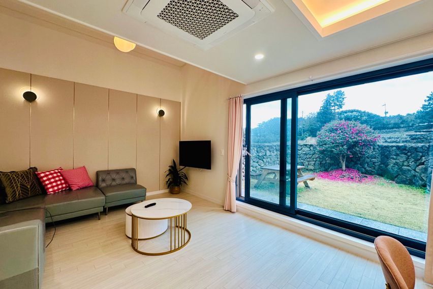 애월 유럽풍 독채 펜션 0번째 이미지