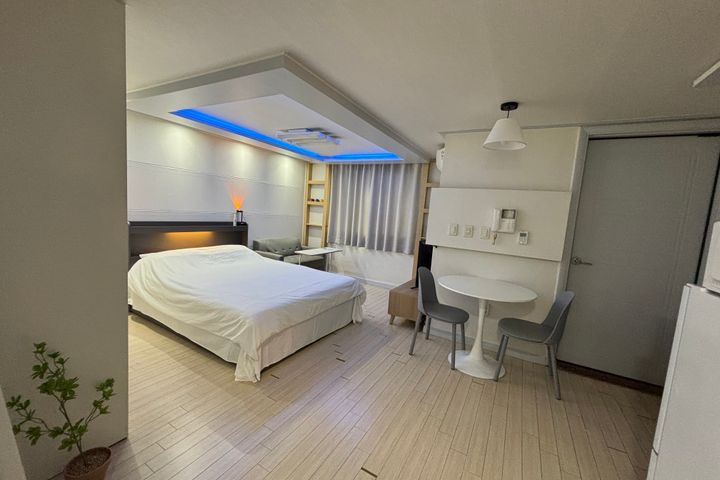 Yeoksam Local Cozy Stay 🧸 1th image