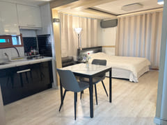 Cozy, fully furnished studio apartment in Yeo 6th image