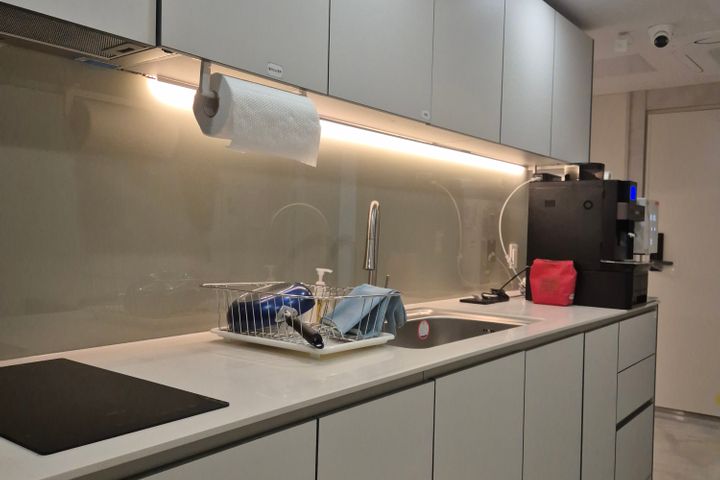Suite 1, Room 4 1th image