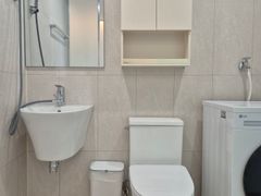 Suite 1, Room 4 9th image