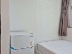Suite 1, Room 4 6th image