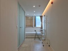 Suite 1, Room 4 4th image