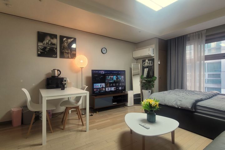 Fully furnished unit near Seolleung Station ( 8th image