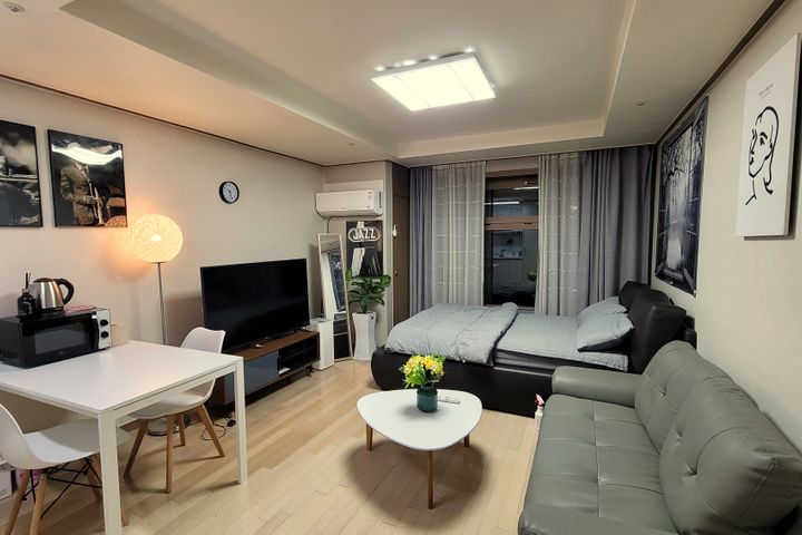 Fully furnished unit near Seolleung Station ( 3th image