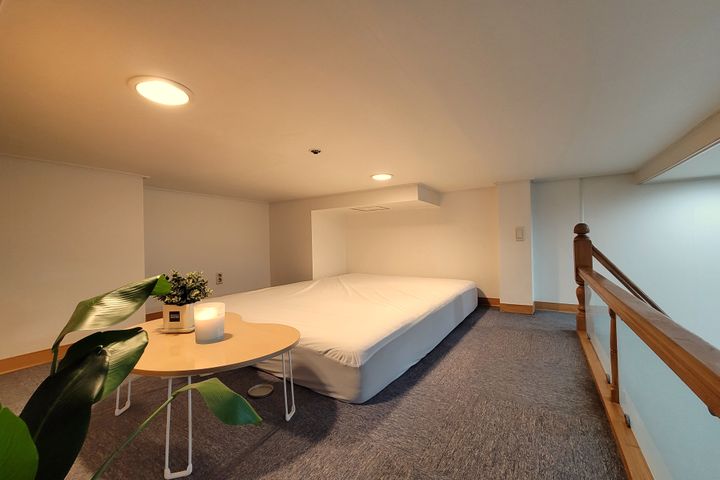 Fully furnished duplex near Seolleung Station 13th image