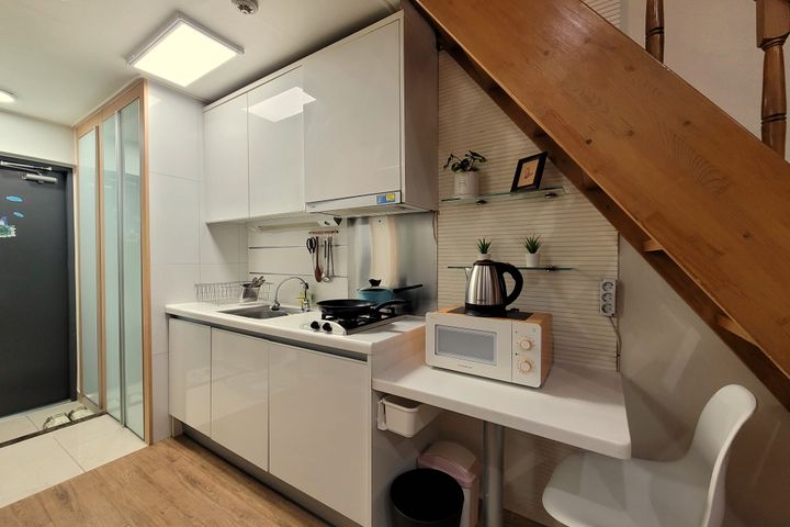 Fully furnished duplex near Seolleung Station 10th image
