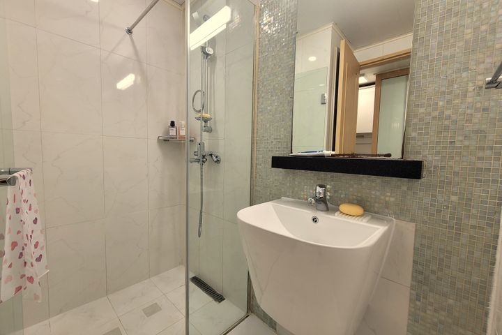 Fully furnished duplex near Seolleung Station 18th image