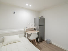 Standard Room 207 5th image