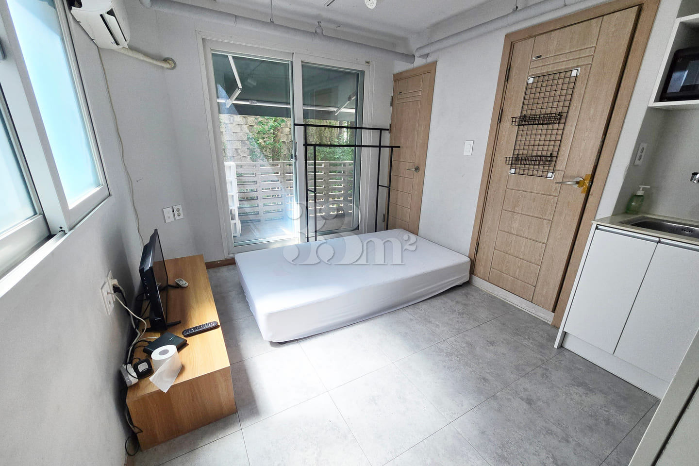 Fully furnished unit with a terrace near Geum 6th image