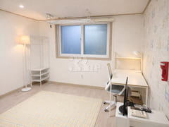 Cozy and quiet, prime-floor unit (43) 0th image