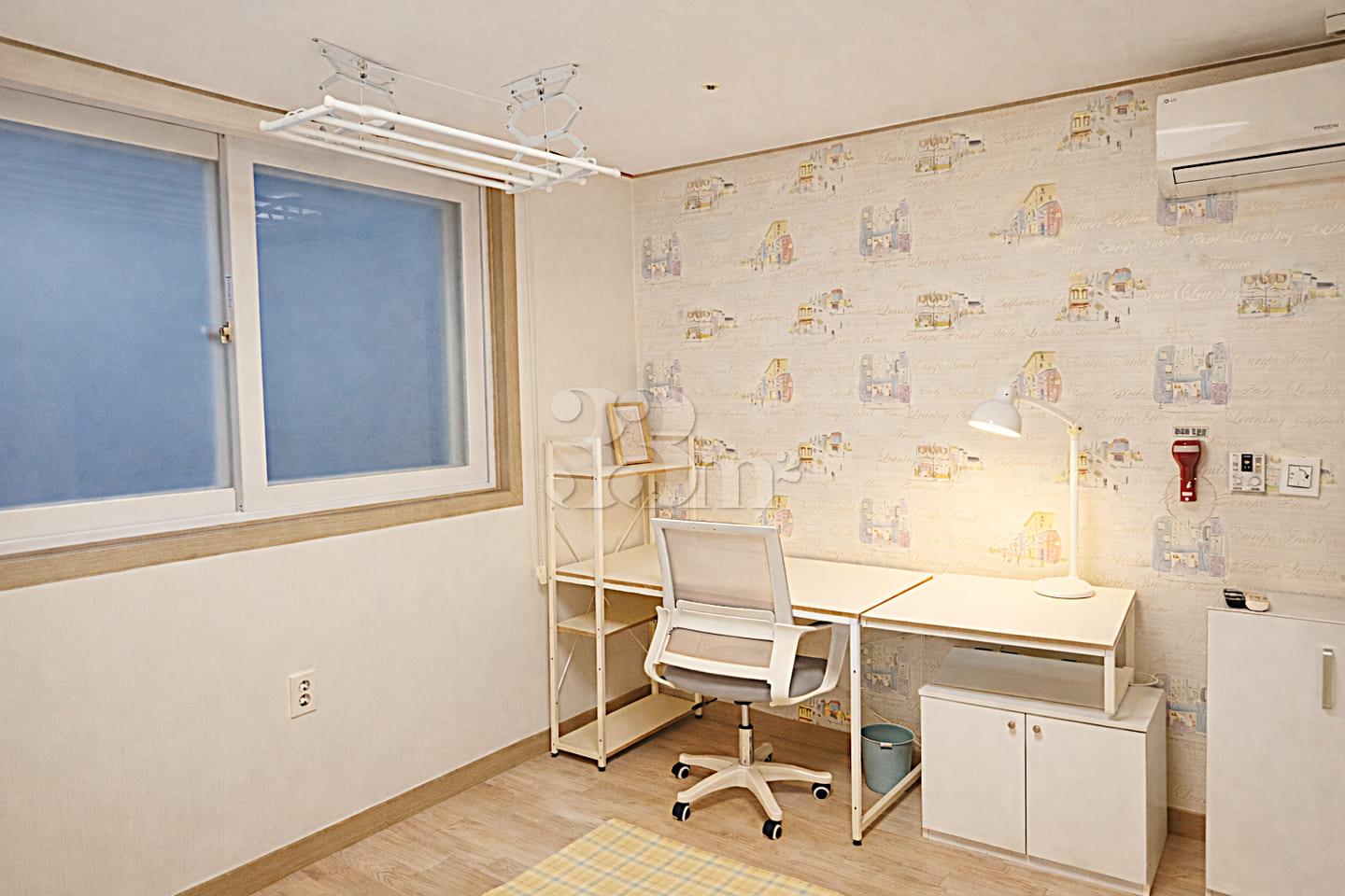 Cozy and quiet, prime-floor unit (43) 1th image