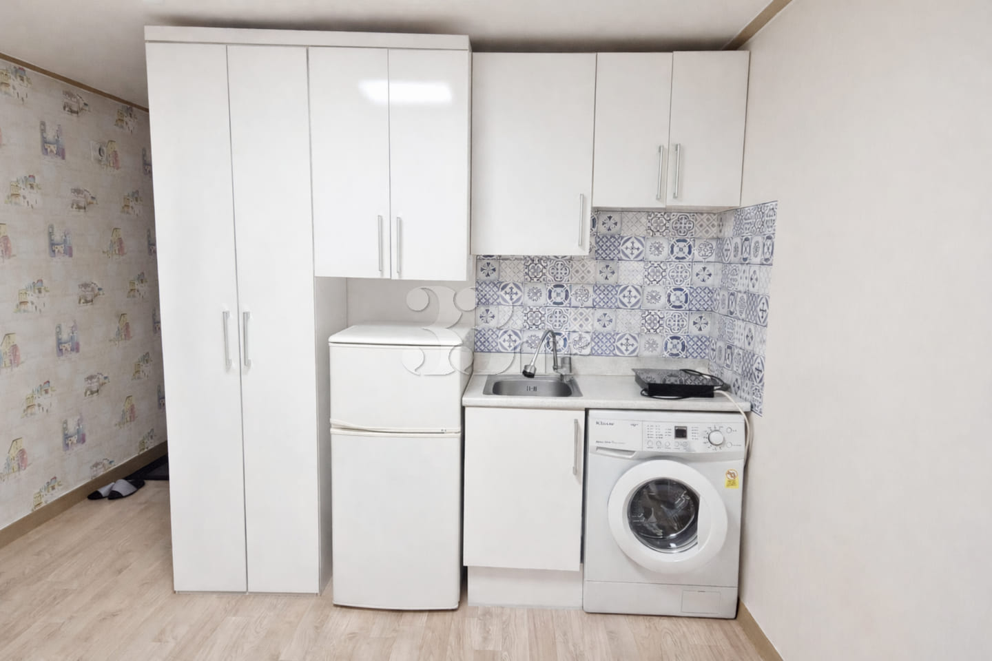 Cozy and quiet, prime-floor unit (43) 3th image