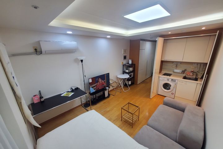Fully furnished apartment in Daechi-dong, nea 16th image