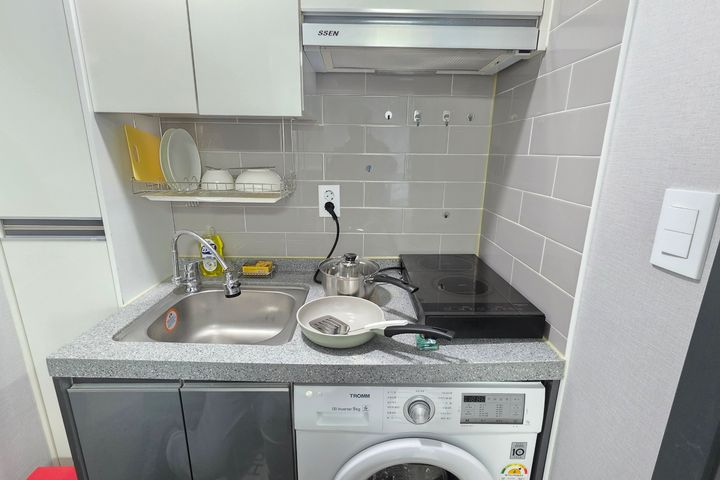 Manhattan Unit 303 6th image