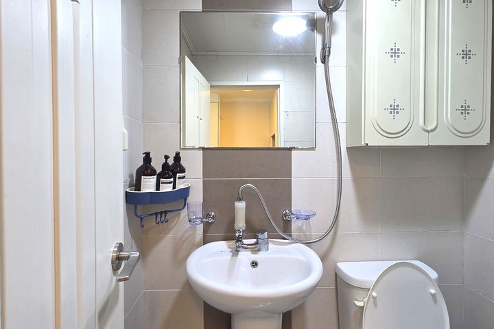 Studio apartment 5 minutes from Sinchon & Ewh 9th image