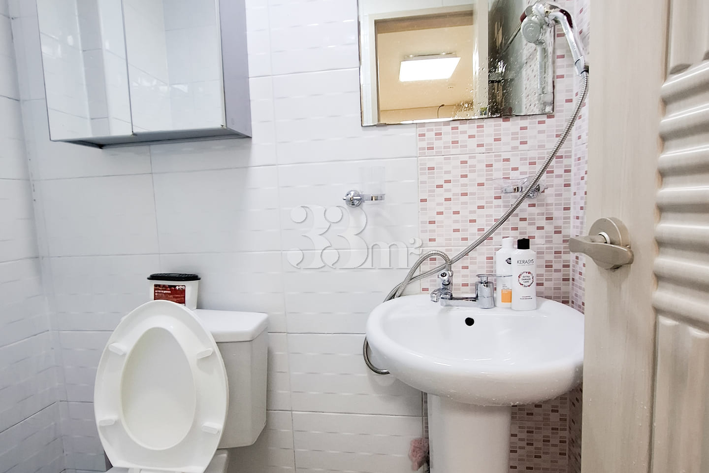 Studio apartment, 3-minute walk from Boramae  9th image