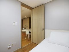 Luxury two-bedroom apartment near Gangnam Sta 1th image