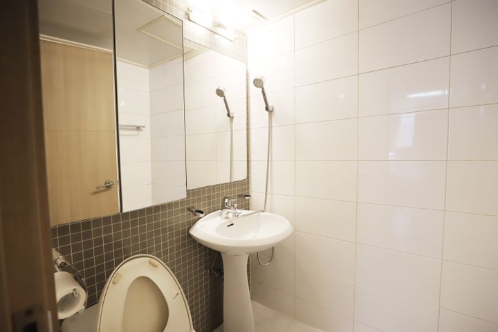 Luxury two-bedroom apartment near Gangnam Sta 8th image