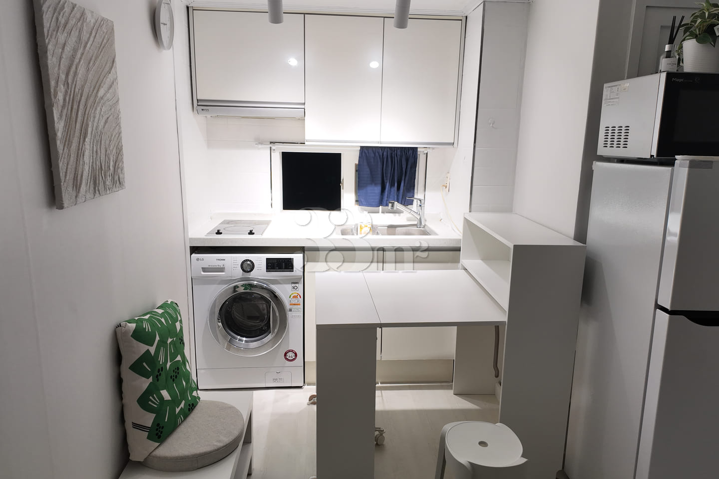 Stylish studio apartment on Dosan-daero 1th image