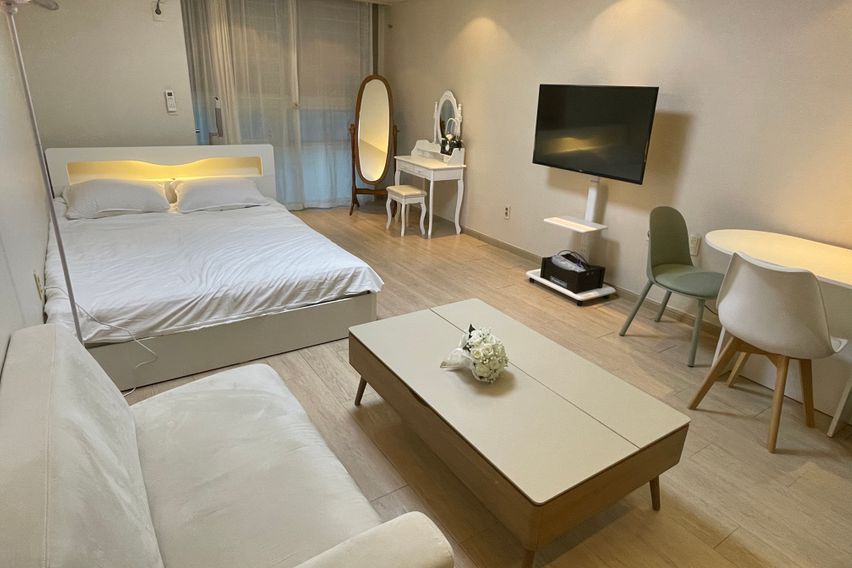 Right by Indeokwon Station Exit 2 0th image