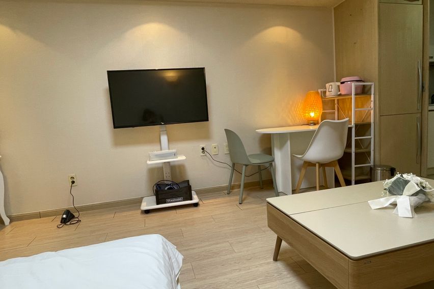 Right by Indeokwon Station Exit 2 1th image