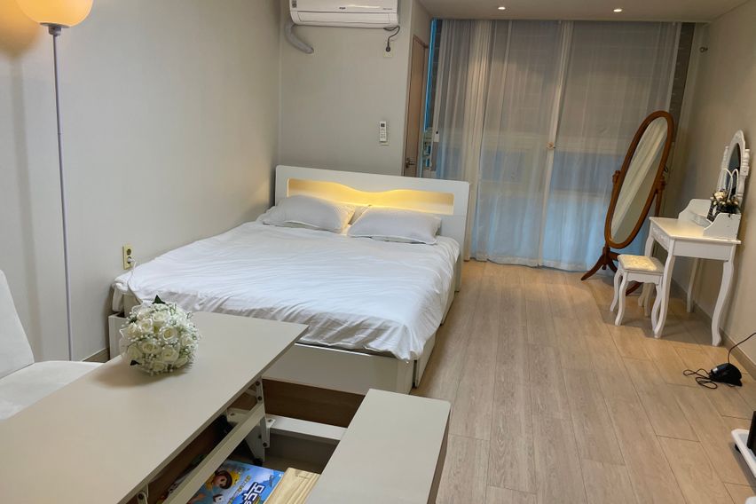 Right by Indeokwon Station Exit 2 2th image