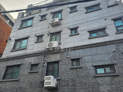 Stylish studio apartment on Dosan-daero 18th image