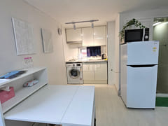 Stylish studio apartment on Dosan-daero 11th image