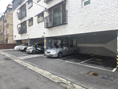 Studio Apartment in a Semi-New Building with 1th image