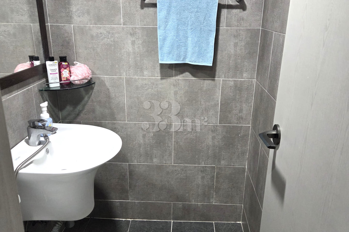 Studio Apartment in a Semi-New Building with  11th image