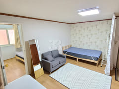 Bible, 2 rooms, 4th floor, 2 0th image