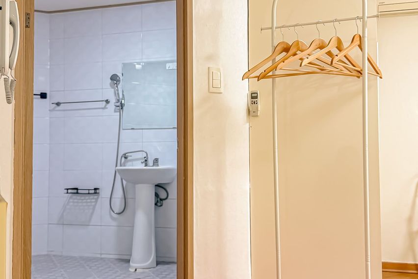 Fully furnished studio apartment near Hongdae 19th image