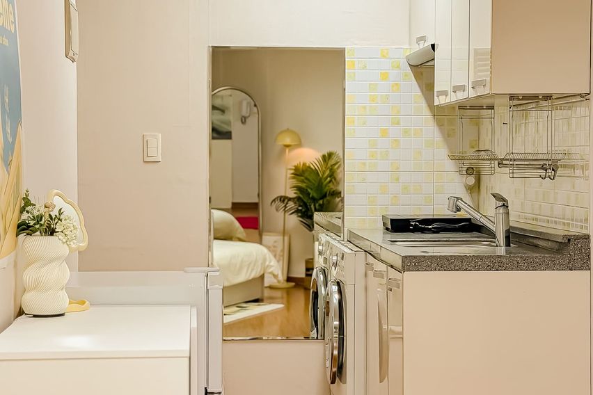 Fully furnished studio apartment near Hongdae 14th image