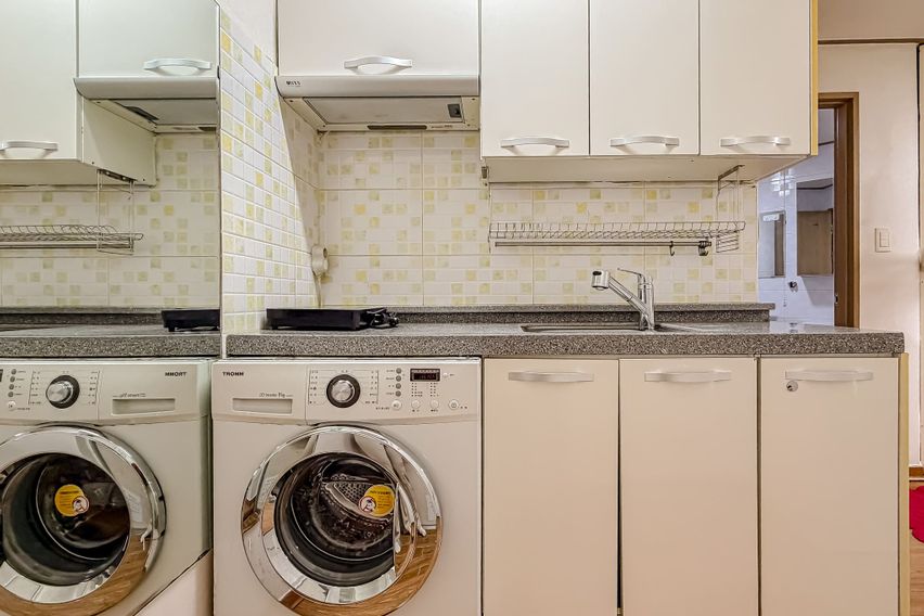 Fully furnished studio apartment near Hongdae 17th image