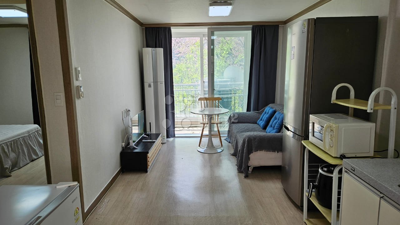 Apartment with a great atmosphere near Bupyeo 4th image