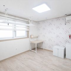 깔끔하고실용적인 아지트 방 이미지