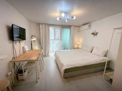 4 min from Hongdae Station / Super King Bed 7th image