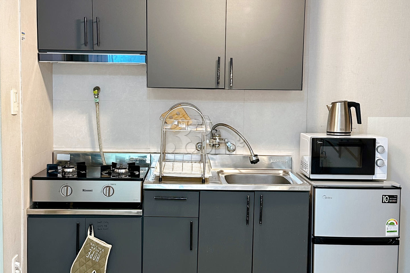 4 min from Hongdae Station / Super King Bed 4th image