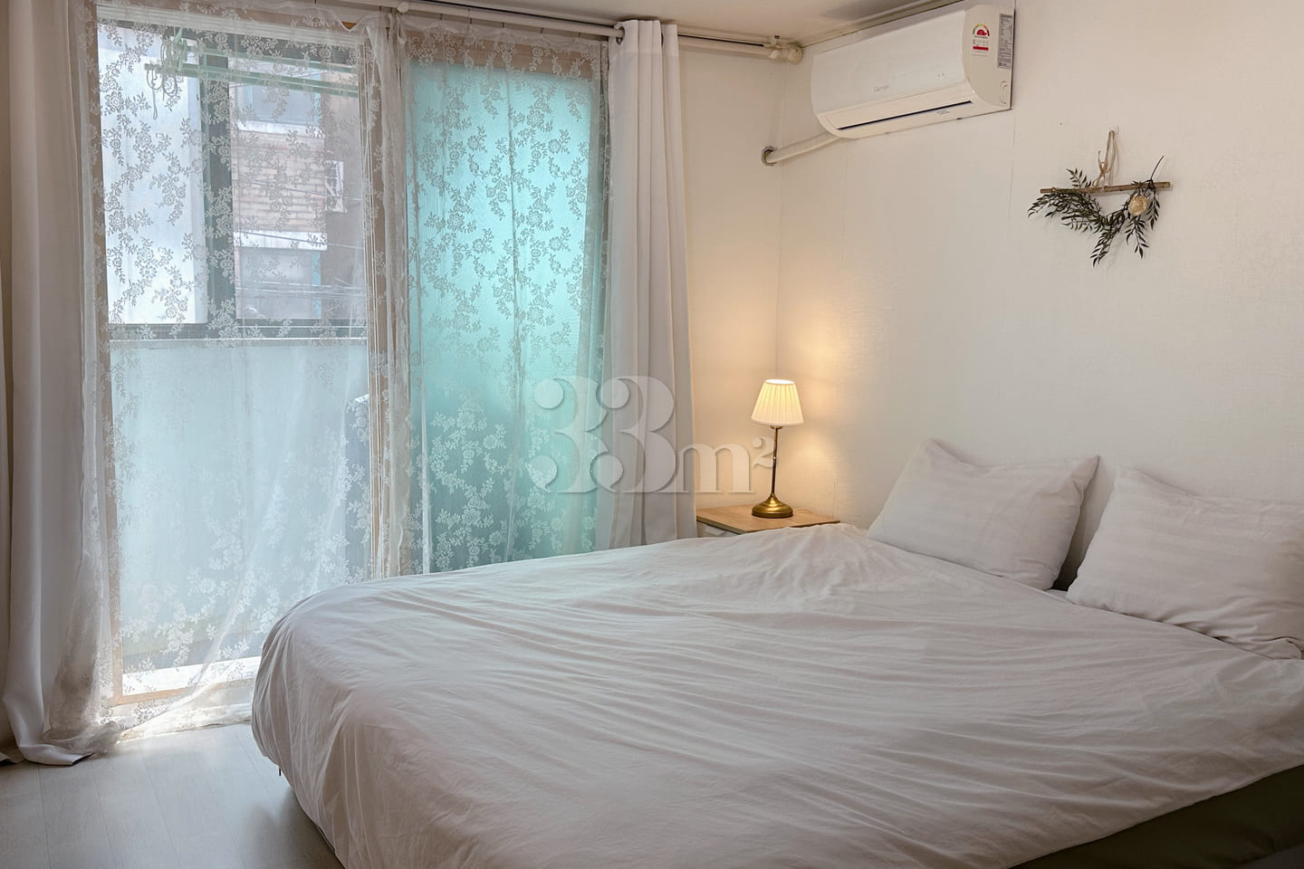 4 min from Hongdae Station / Super King Bed 2th image
