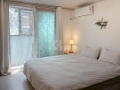 4 min from Hongdae Station / Super King Bed 2th image