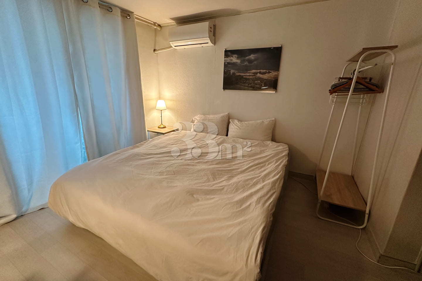 4 min from Hongdae Station / Super King Bed 8th image