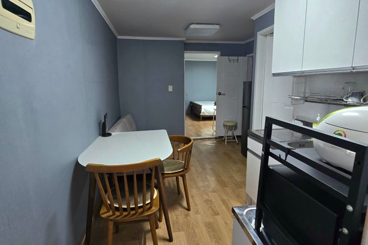 Two-room apartment in Yeonhui-dong, near Hong 1th image