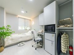 Sunny Studio (Women-only) 0th image