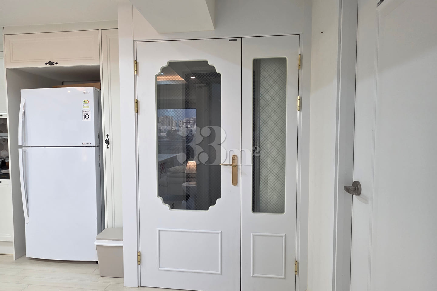 Cozy 3-bedroom unit with central A/C and park 4th image